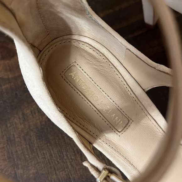 Heels - Picture 4 of 6